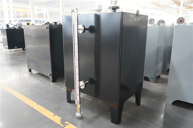 Day tank and fuel autonomy module for mine generation