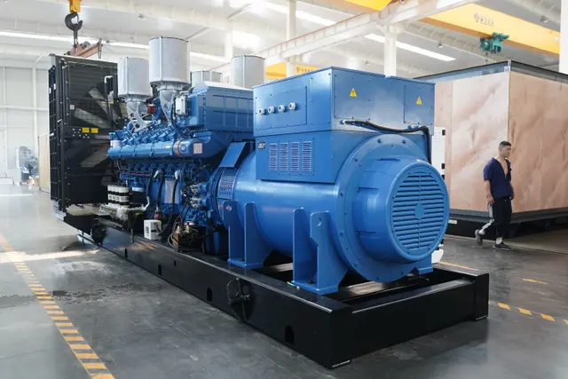 2000kW Yuchai Yingge open genset with alternator-mounted output enclosure