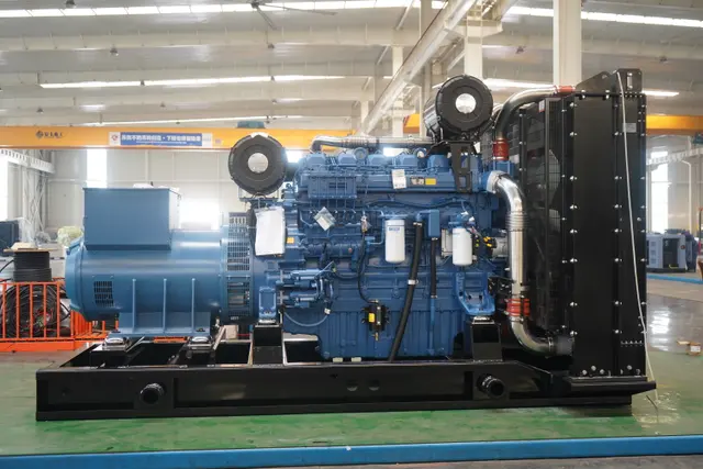 650kW Yuchai Deke open genset with dual air cleaners