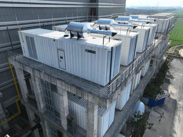 Multi-container diesel genset paralleling and expansion system